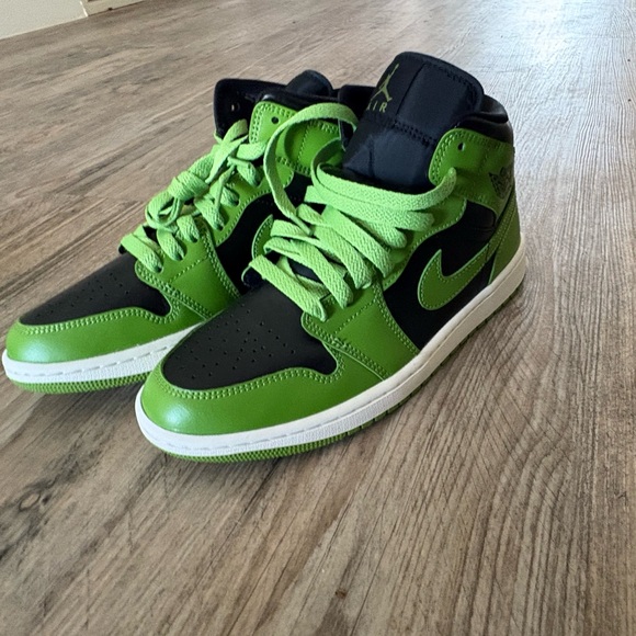 Nike air Jordans $40 a pair $120 for all!! - Picture 6 of 9